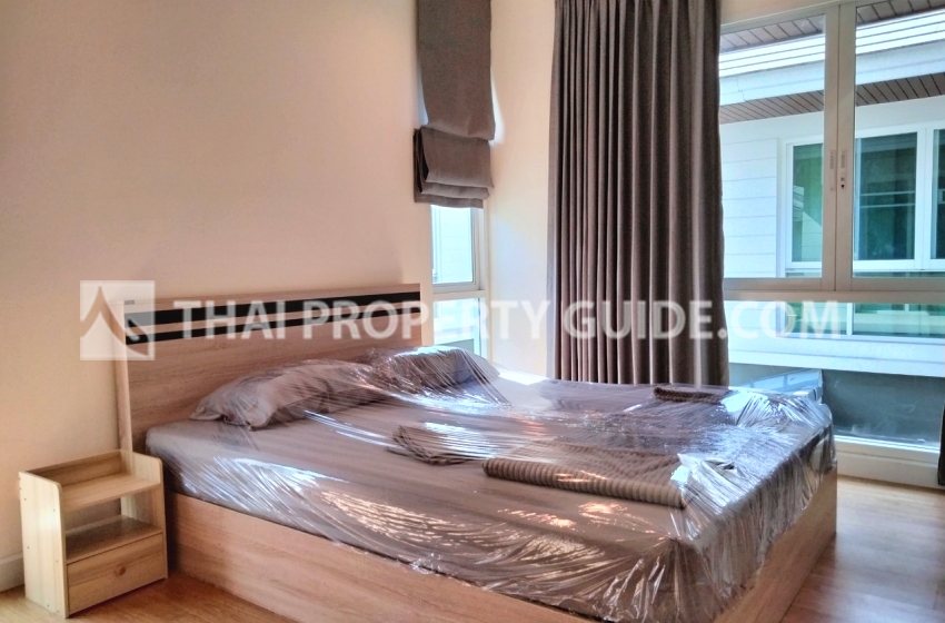 House with Shared Pool in Srinakarin 